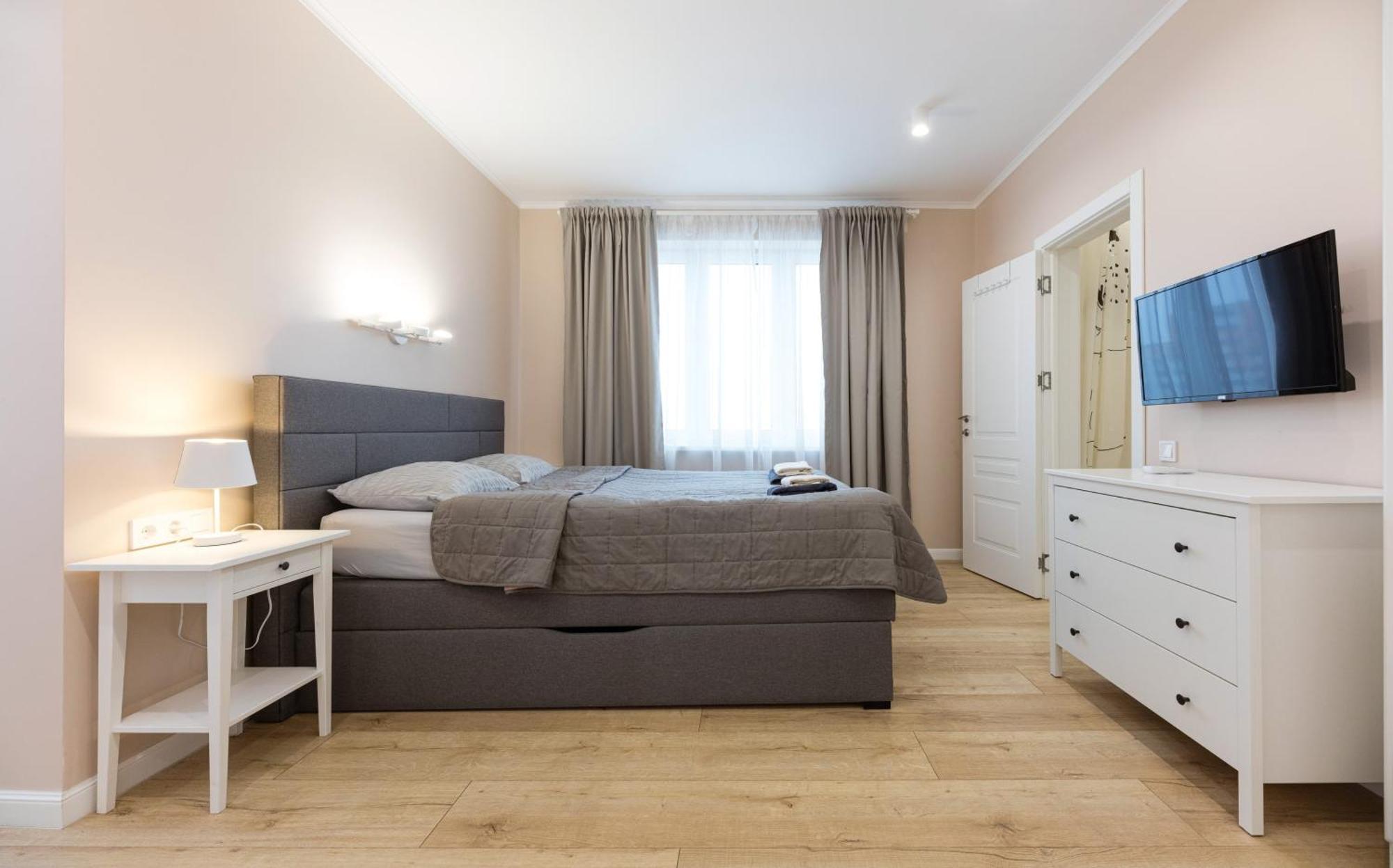 Квартири Люкс Метро Чернігівська Apartment Kiev Bagian luar foto